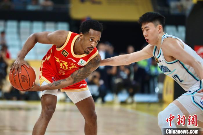 CBA季后赛：广厦主场力克青岛，布朗砍下31分引领