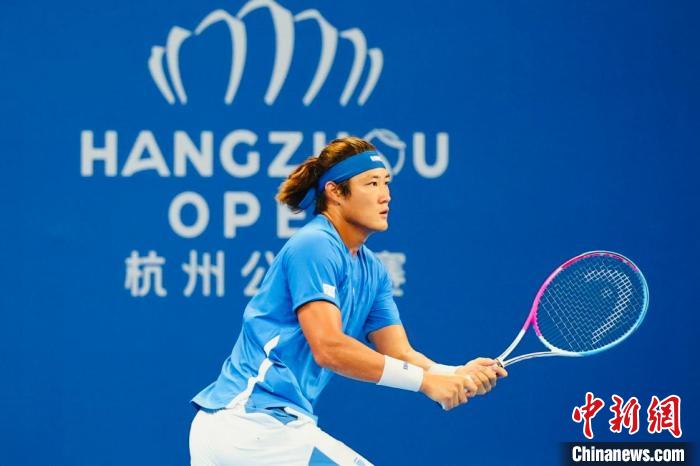 张之臻带伤鏖战三盘逆转晋级杭州网球公开赛次