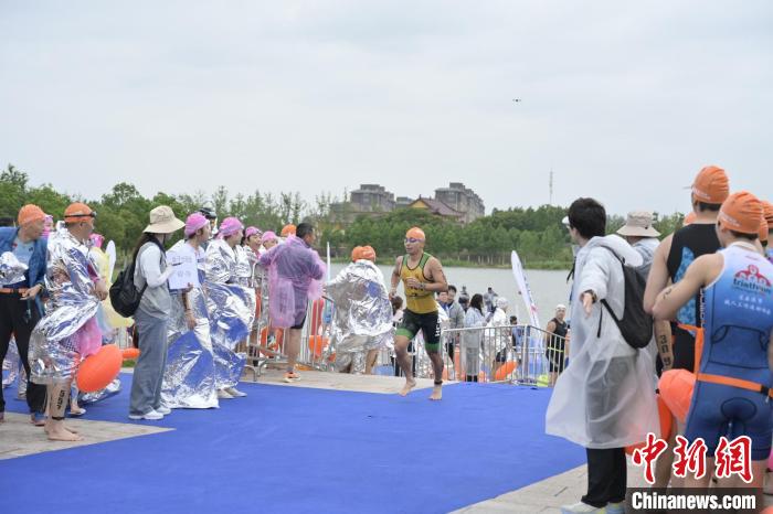 2025江苏盐城大纵湖生态铁人三项赛圆满落幕 团体