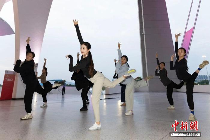 十五运会开幕式最后一次综合演练圆满收官 进入