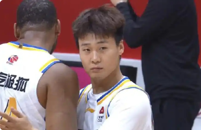 广东主场20分领先遭逆转 杜锋三大失误成关键