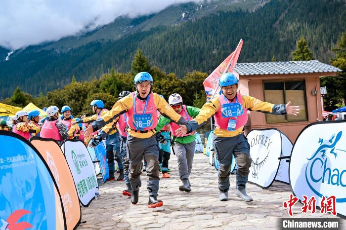 西藏林芝巴松措国际漂流公开赛启幕 首次亮相国