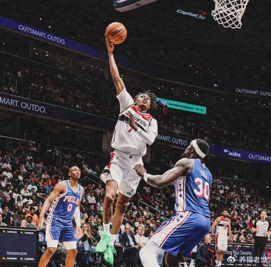 76人双星爆发大胜奇才，冲击季后赛关键战