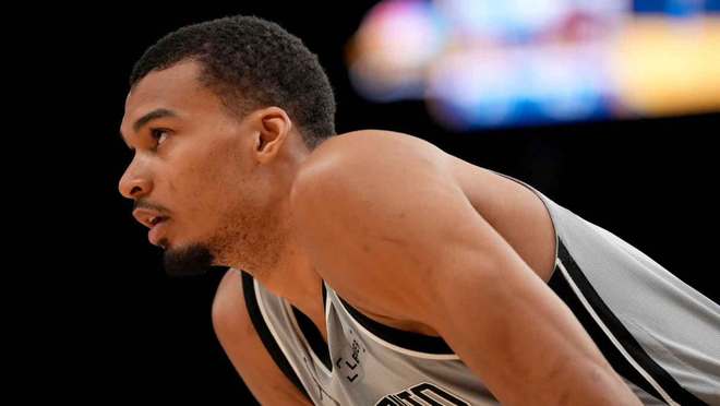 维克托·文班亚马肋骨挫伤有望复出，角逐赛季末