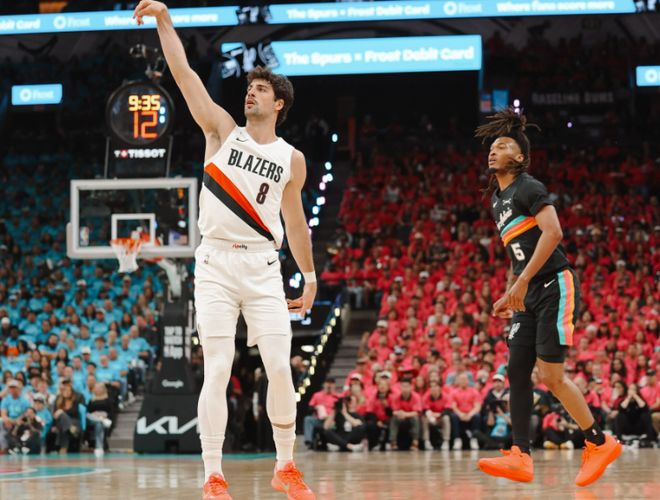 文班亚马半场砍21分创队史纪录 马刺首战力克开