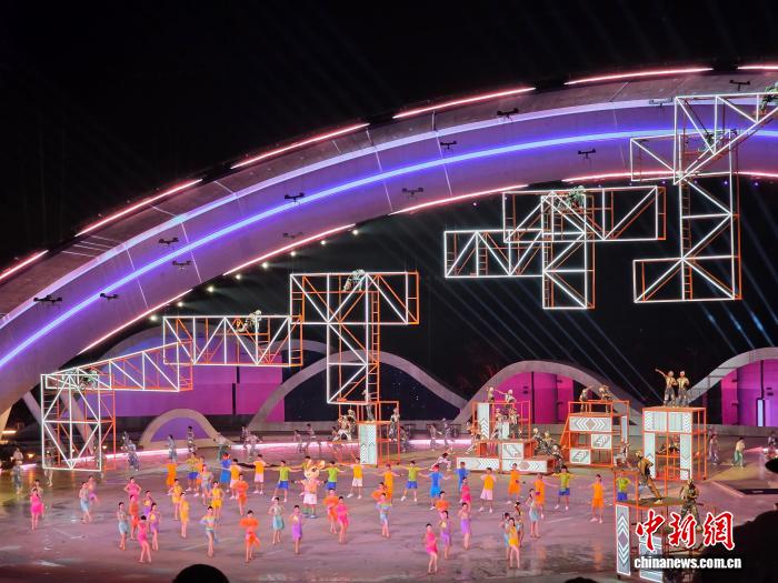 三亚亚沙会开幕式：水雾点燃主火炬 光影交织海